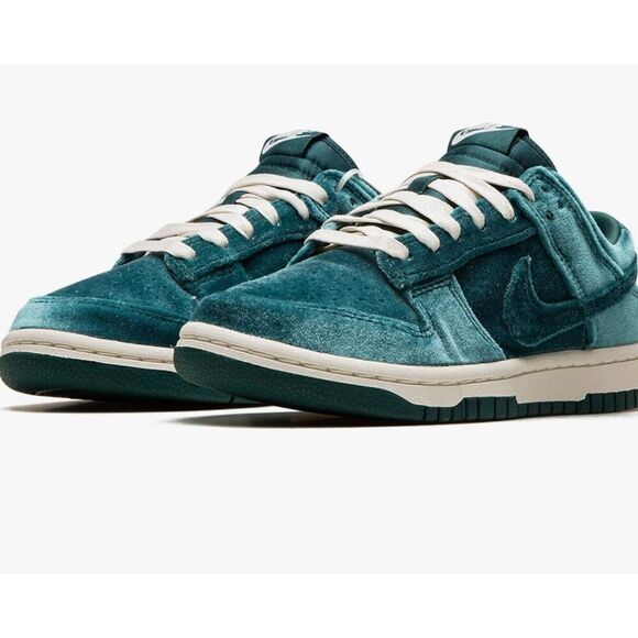 NEW Nike Dunk Low Velvet Teal Women’s 8.5 - Picture 1 of 9